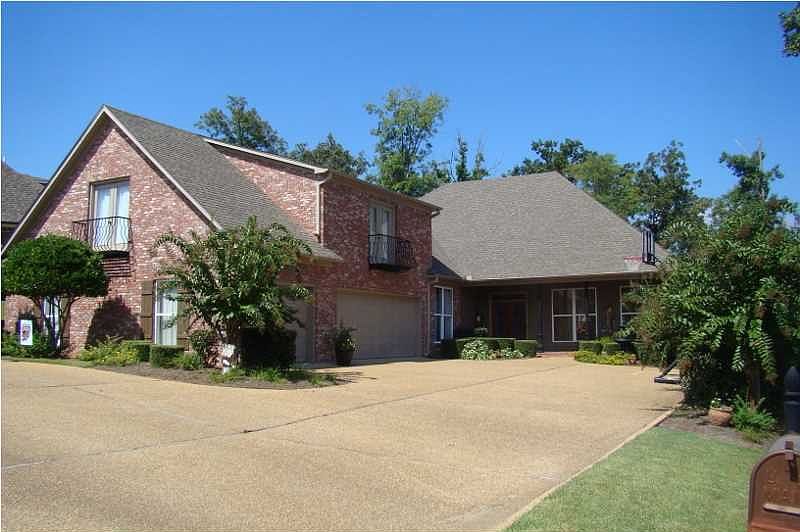 1st image of 180 Woodlands Glen Cir