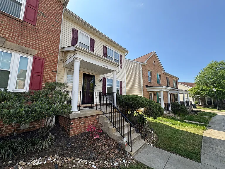 4005 Blakney Ln SE — Photo 2