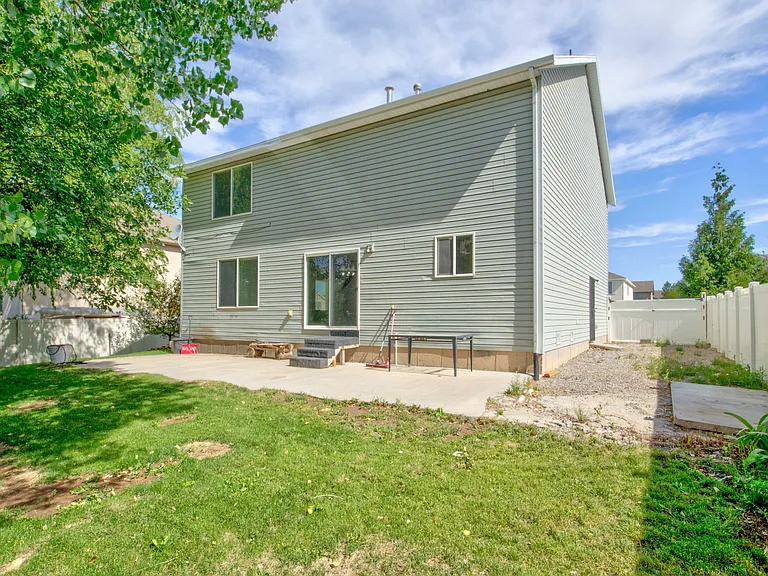 1153 W 400 S — Photo 55