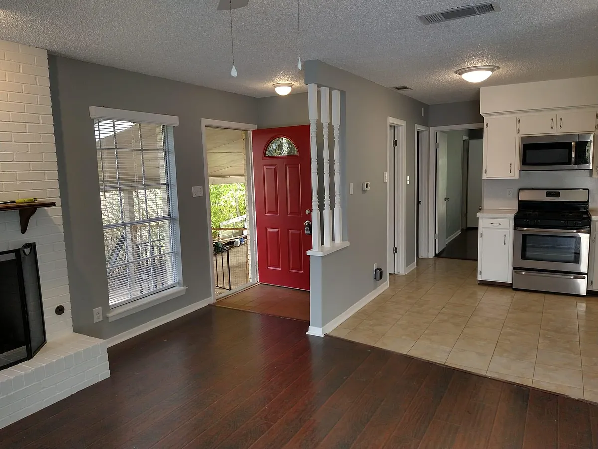 Entry/Foyer view from living room. - 5812 Highland Pass #B