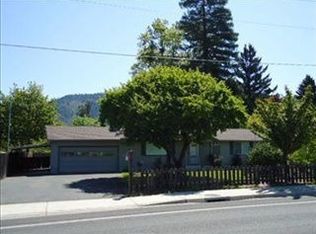 1603 Hamilton Ln, Grants Pass, OR 97527