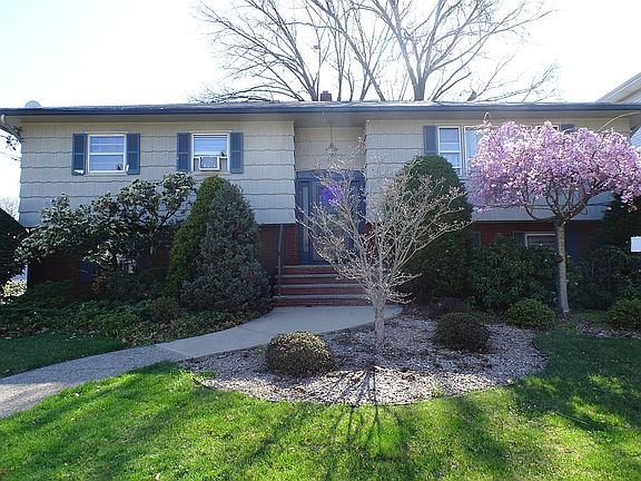 3rd image of 101 Scoles Ave