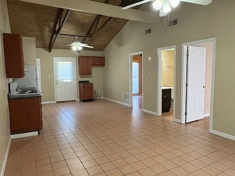 415 Circle Dr NE — Photo 1