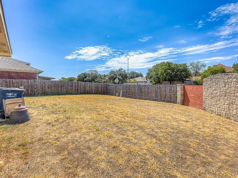 5133 Indian Valley Dr — Photo 2