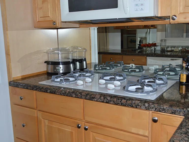 1203 S Rimpau Blvd — Photo 79