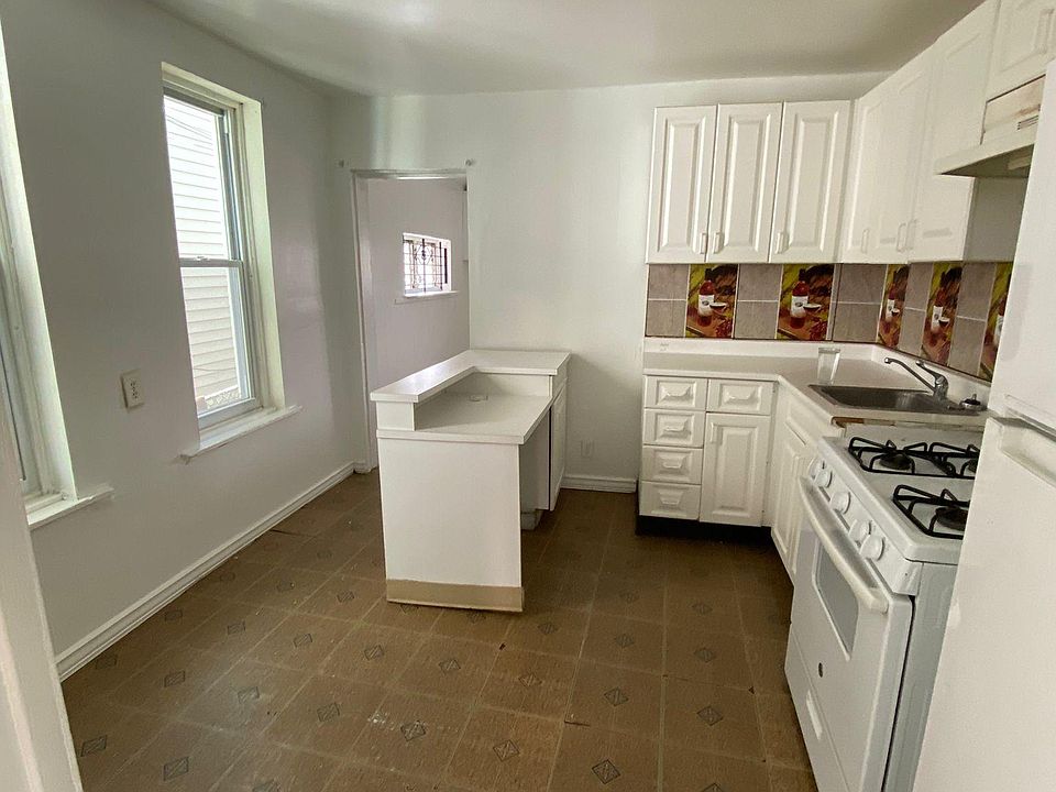 2nd image of 3421 F St