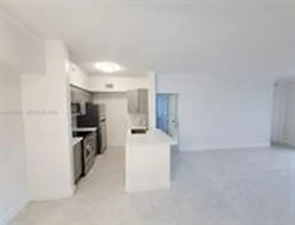 3 bed, 1255 sqft, $2,700 — Photo 3