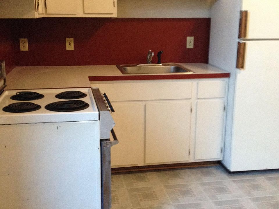 2nd image of 139 S 8th St APT 3