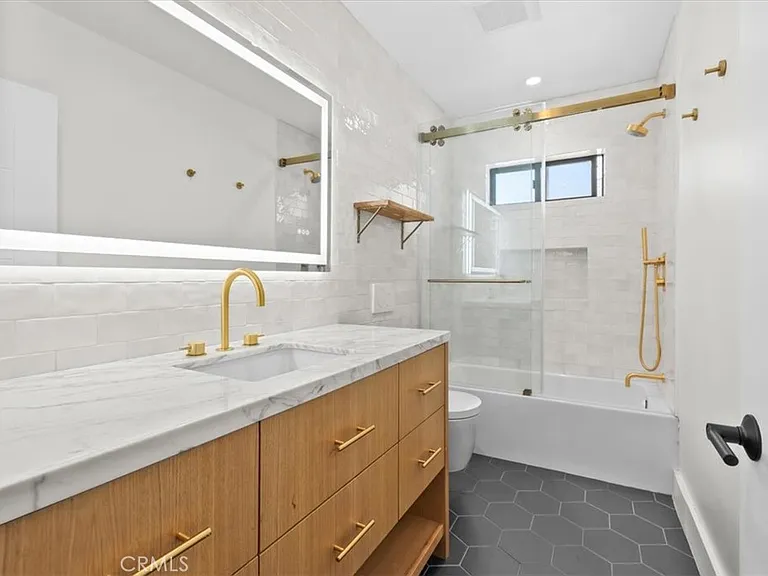 5748 Vesper Ave — Photo 19