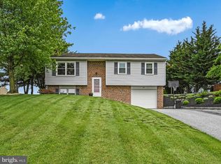 209 Ironstone Dr, Lititz, PA 17543