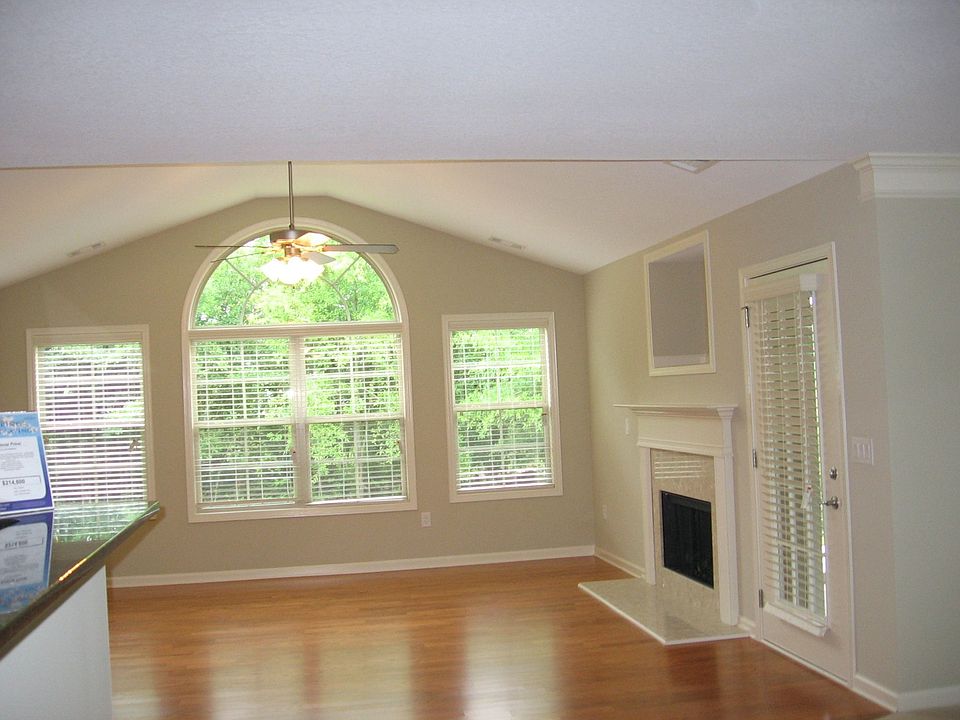 Spacious Family Room with Paladium Window