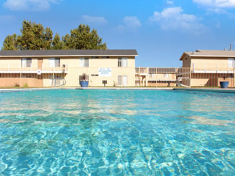 Hesperia Regency Apartments — Photo 20