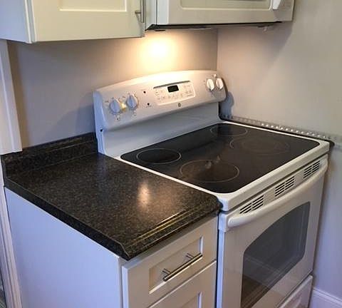 4th image of 571 Kenmore Ave #U