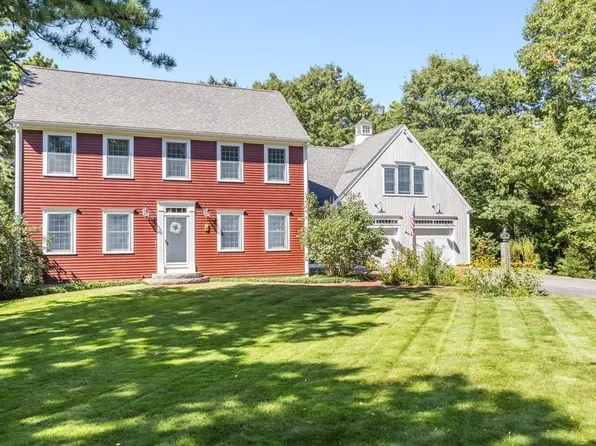 3 Thornberry Ln, Forestdale, MA 02644