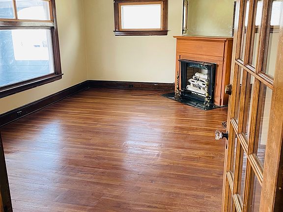 3rd image of 8216 Rosewood Ave #Up