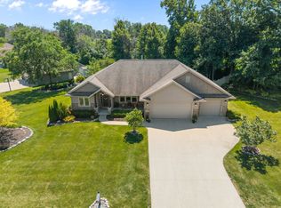 1983 Creek Side Dr, Neenah, WI 54956
