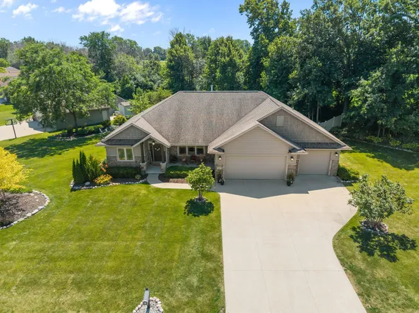 1983 Creek Side Dr, Neenah, WI 54956