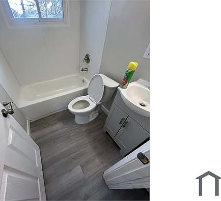 3rd image of 10328 Earl Dr