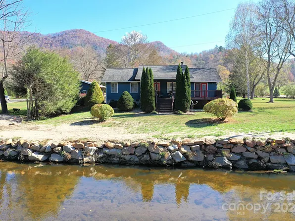 225 Bugle Boy Dr, Cullowhee, NC 28723