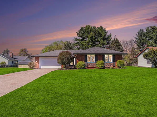 2057 Pinewood St, Jenison, MI 49428