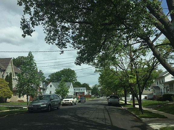 5th image of 609 Larch St