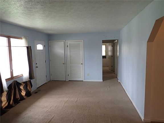 5th image of 418 W Janet Dr