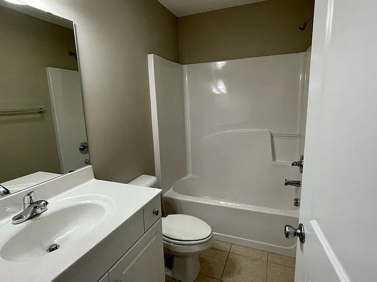 123 Eastgate Cir #B — Photo 15