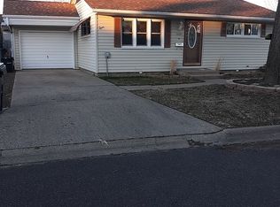 1001 Charles St, Pekin, IL