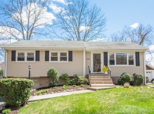 169 Lakeshore Dr, Oakland, NJ 07436