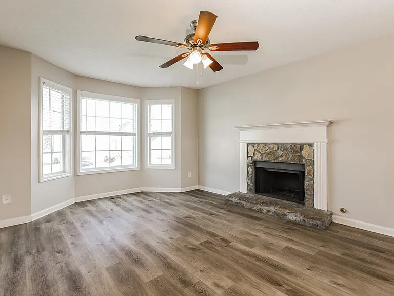 600 Sheffield Ct — Photo 5