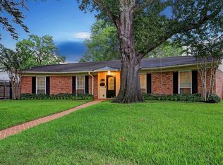 2615 Stoney Brook Dr, Houston, TX 77063