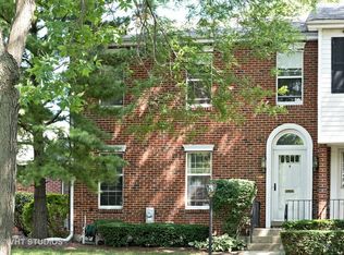 9031 Lincolnwood Dr, Evanston, IL 60203