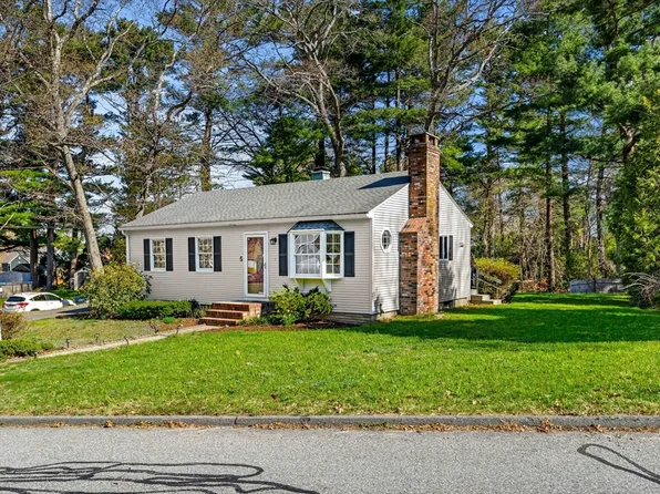 5 Pershing Ave, Acushnet, MA 02743