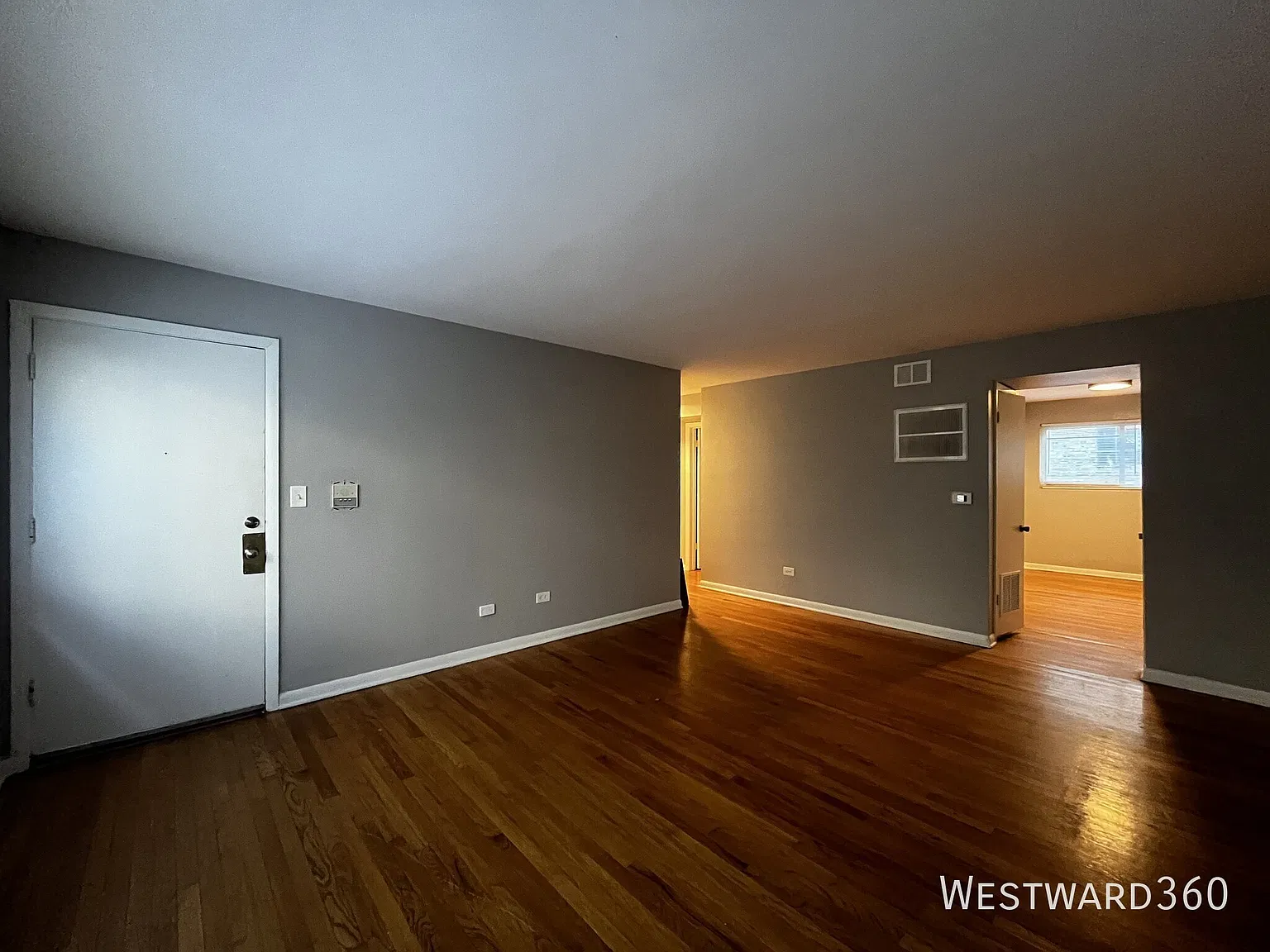 Top Floor Newly Renovated 2 Bed with In-Unit Laundry — Photo 4