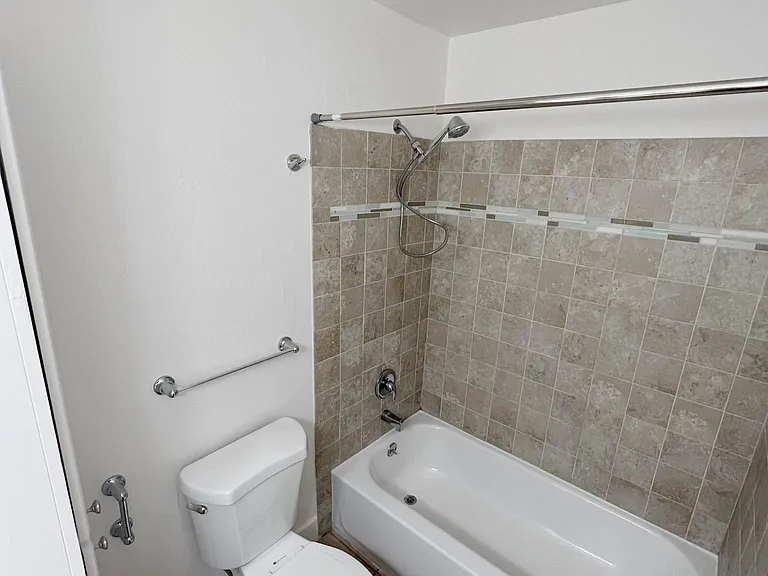 2515 V St #7 — Photo 10