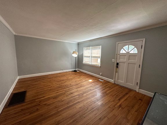 2nd image of 211 Sequoia Dr