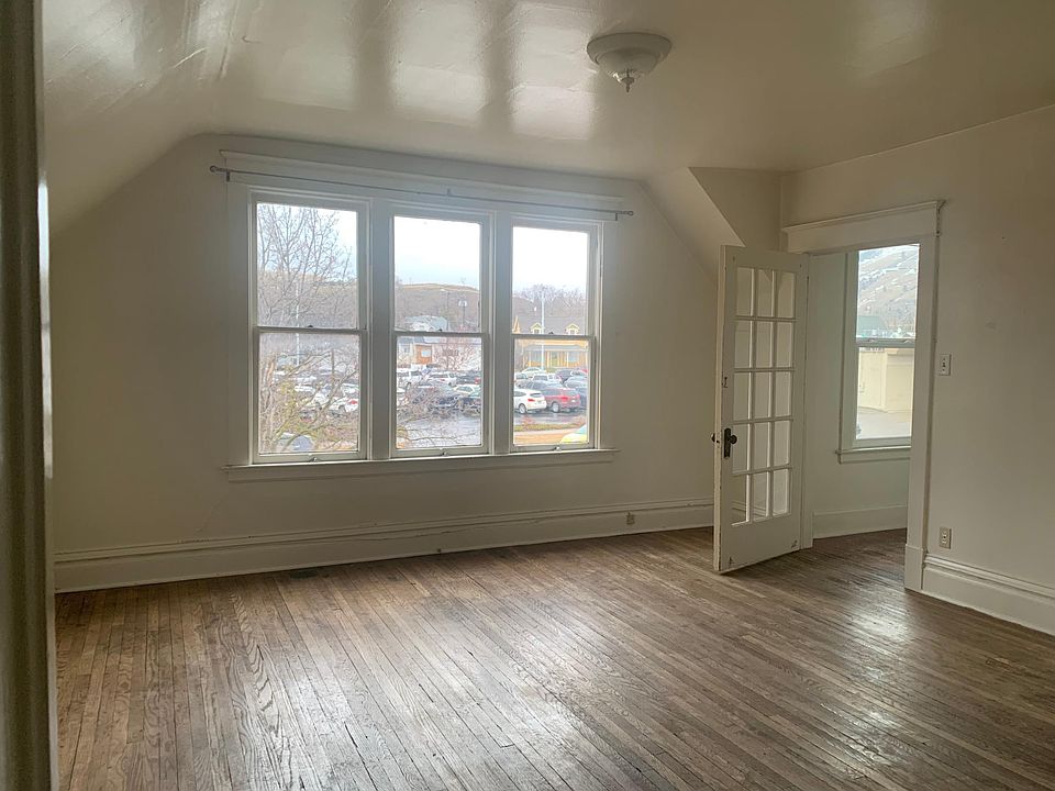 1st image of 517 E Main St #3