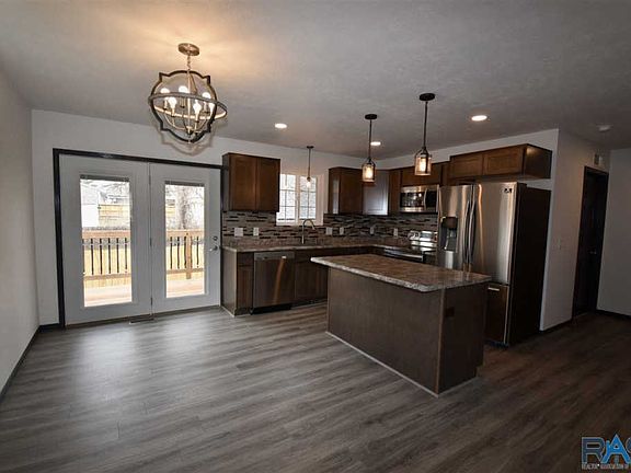 3rd image of 431 N Menlo Ave