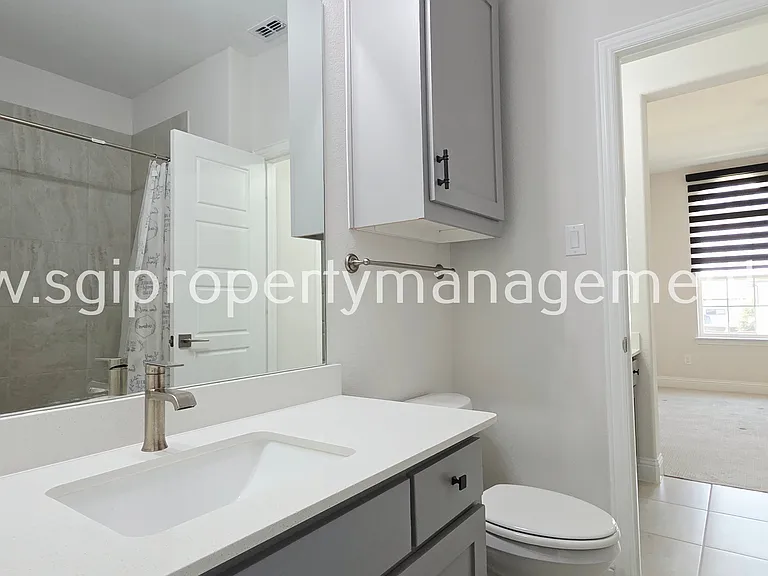 10870 Grayhead Dr — Photo 32