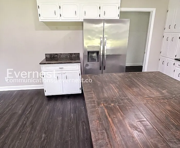 736 Hancock Rd — Photo 5