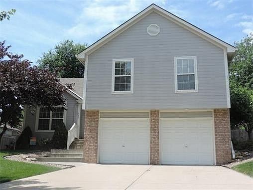 2nd image of 408 NE Topaz Dr