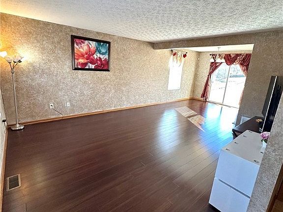 2nd image of 106 Ingold St