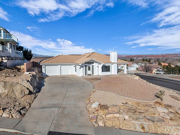4th image of 2326 S Hillrise Dr
