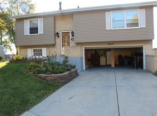 8060 Catawba Ln, Hanover Park, IL 60133