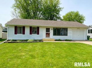 857 16th Ave NW, Clinton, IA 52732