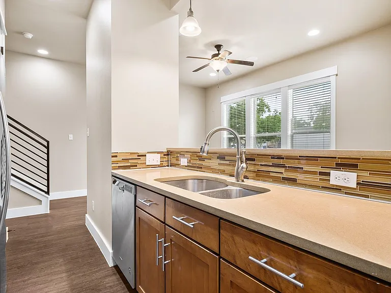 1704 Cedar Bend Dr #5B — Photo 8
