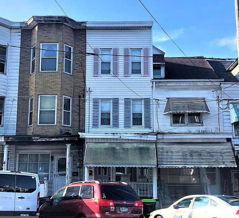 1st image of 722 W Centre St