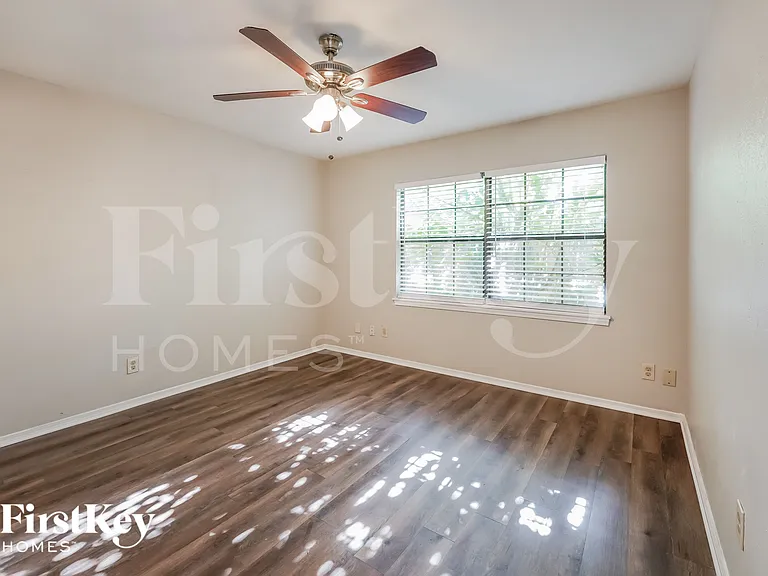 415 Justice Dr — Photo 6