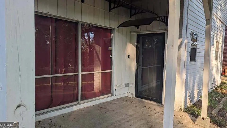 3 bed, 1.0 bath, 1000 sqft, $1,200 — Photo 3