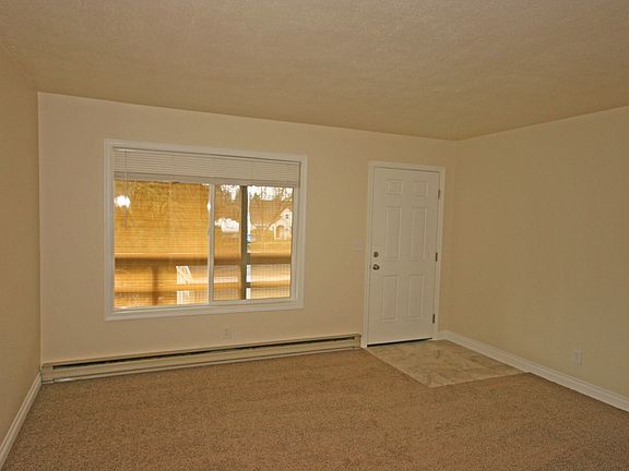 3rd image of 155 NW Jackson St APT 7